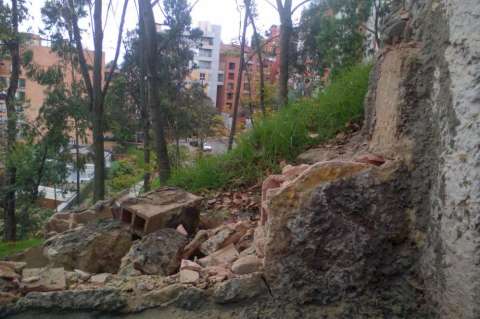 Distrito derribó muro que invadía espacio público en Chapinero