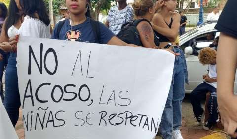 Corte Constitucional protege a estudiantes que denunciaron acoso y la Fiscalía no les creyó