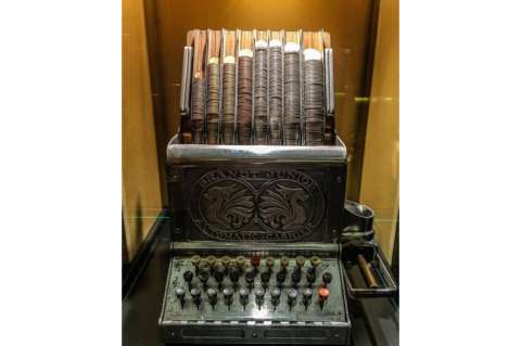 Una ‘Brandt junior automatic cashier’, entre los tesoros del Museo Casa de Moneda