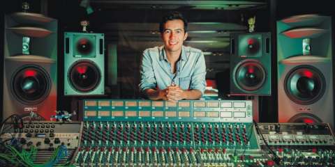 “Cuando entrego la canción mezclada, esta también lleva algo de mí”, Daniel Cortés