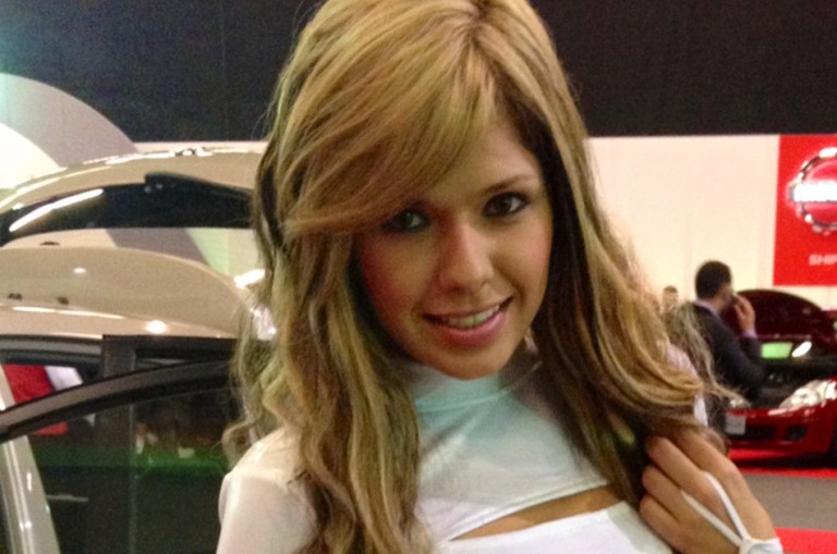 La belleza tiene su espacio en el Salón del Automóvil