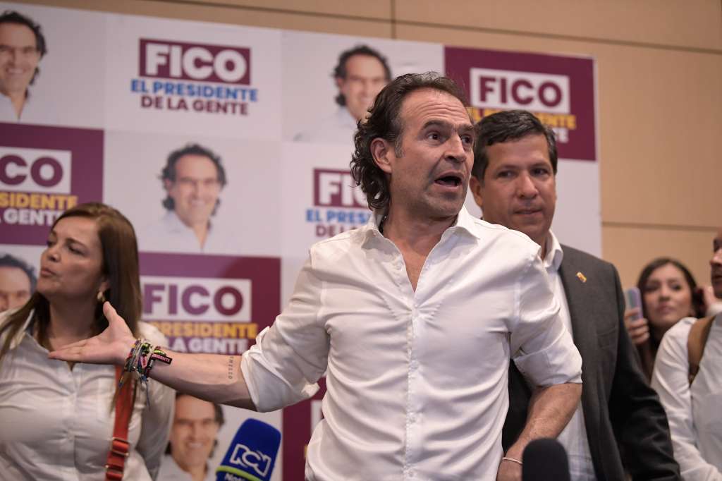 Candidato a la presidencia del 2022 por la coalición Equipo por Colombia en su sede de campaña, aceptando la derrota al terminar tercero en las votaciones realizadas el 29 de mayo 2022.