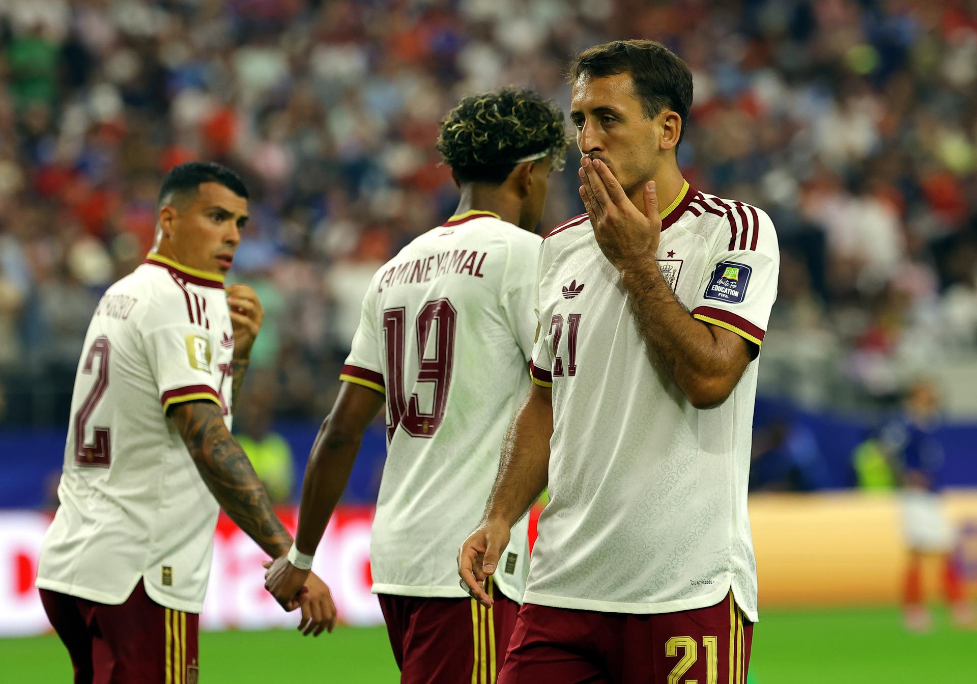 DALLAS (United States), 14/07/2026.- Mikel Oyarzabal of Spain celebrates after scoring the 1-0 by penalty during the FIFA World Cup 2026 semifinals match France against Spain, in Dallas, USA, 14 July 2026. (Francia, España) EFE/EPA/CHRISTOPHER NEUNDORF