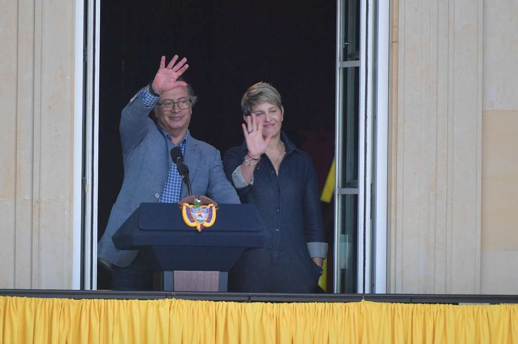 Presidente de Colombia con la primera dama Verónica Alcocer, balconazo 1º de Mayo 2023.