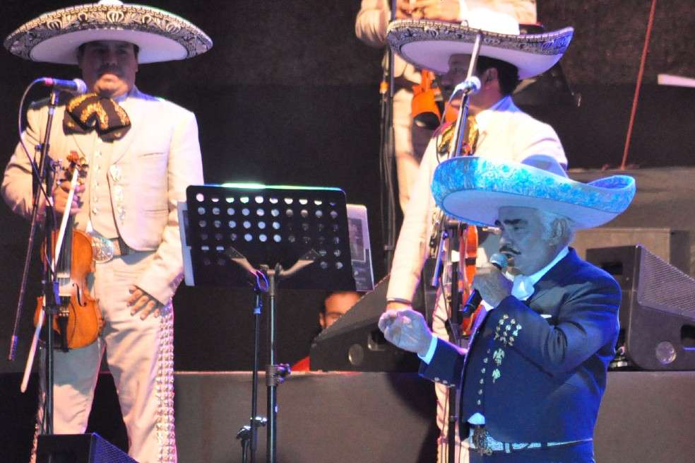 Vicente Fernández en Colombia se presentó el 21 de septiembre del 2012 y lo hizo de la mano de su mariachi Azteca.
