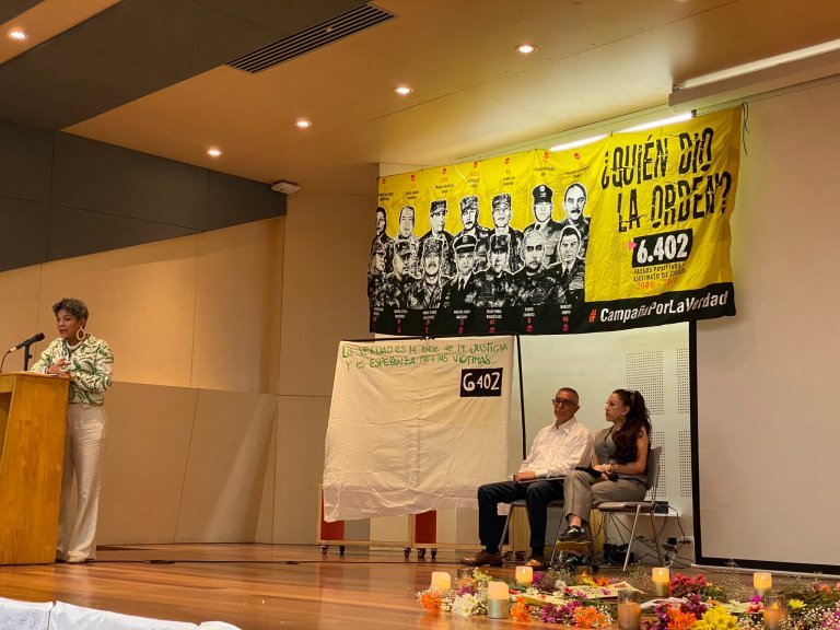 Coronel (r) Jaime Pinzón reconoce falsos positivos y entrega medalla a víctimas