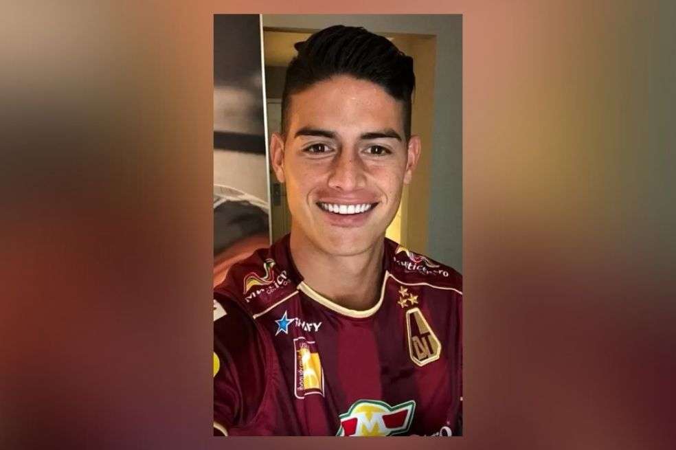 James Rodríguez, con la camiseta de Deportes Tolima // Facebook Deportes Tolima