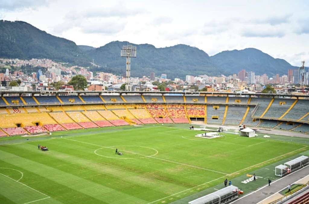 Desde el IDRD se reiteró que el seguimiento al estado de la cancha será permanente y que el cumplimiento de los compromisos asumidos por el concesionario estará bajo vigilancia constante de la interventoría. La administración distrital insistió en que El Campín, como principal escenario del fútbol bogotano, debe ofrecer condiciones adecuadas para la competencia deportiva.