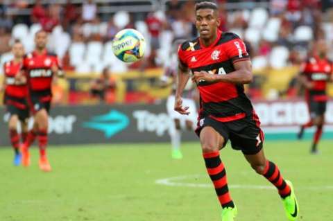 Berrío, único colombiano en el duelo Flamengo-Gremio, por Copa Libertadores