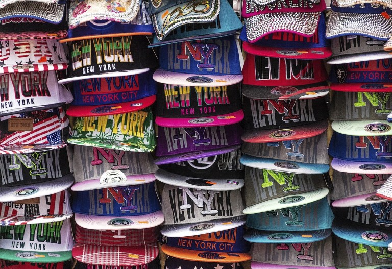 Cómo lavar las gorras para que no se dañen ni pierdan su forma