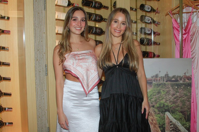 Maria Alejandra Lopez-Michelle Salazar FLove Tionary colección Laura Tobon