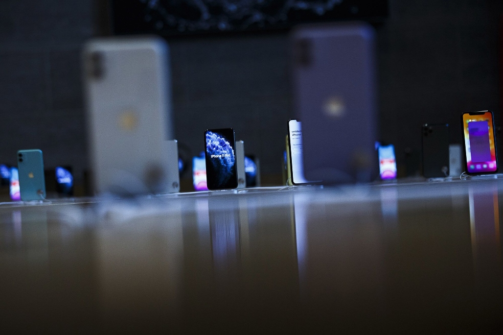Apple posterga función de iPhone para combatir abuso infantil.