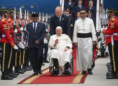 El Papa llega a Indonesia, el país con la mayor población musulmana del mundo