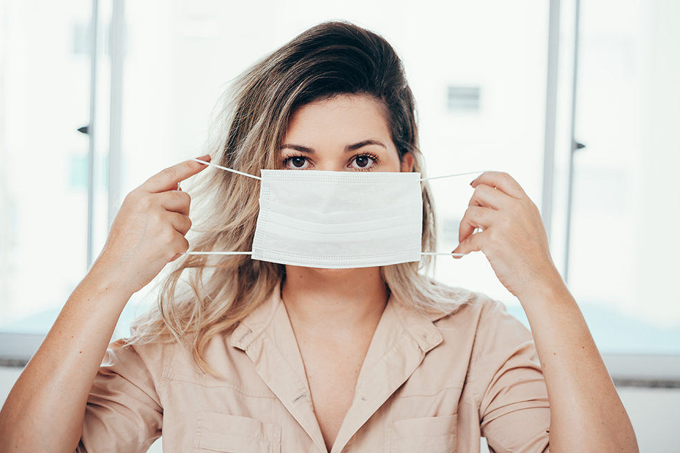 El uso de tapabocas ha sido recomendado por la OMS para evitar el contagio del virus.