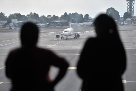 Emergencia aérea en Bogotá: avión militar pidió regresar tras despegar de El Dorado