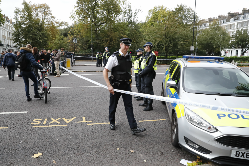 La policía metropolitana de Londres dijo haber recibido un aviso a las 14H21 (13H21 GMT) tras informaciones sobre un atropello. / Tolga AKMEN / AFP