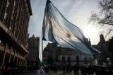 La cantidad de dólares en Argentina cae pese a controles