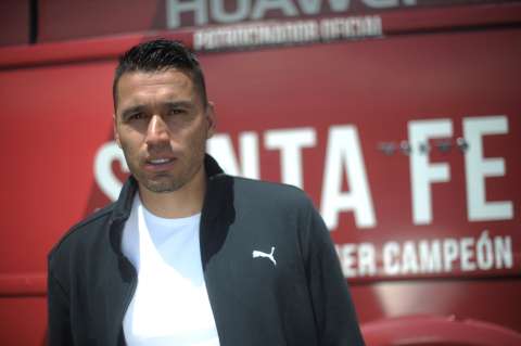 Leandro Castellanos va por su récord con Santa Fe