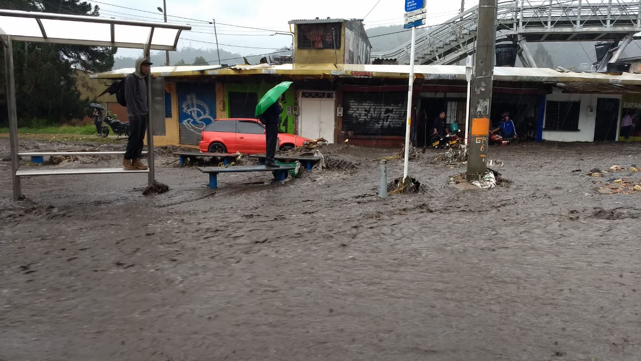 De acuerdo con el IDEAM, este martes se han presentado un total de 102 eventos relacionados con actividad eléctrica en Bogotá.  / Cortesía Policía Cívica