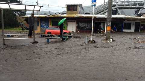 Fuertes lluvias generan inundaciones en vía a La Calera y en varios sectores de Bogotá