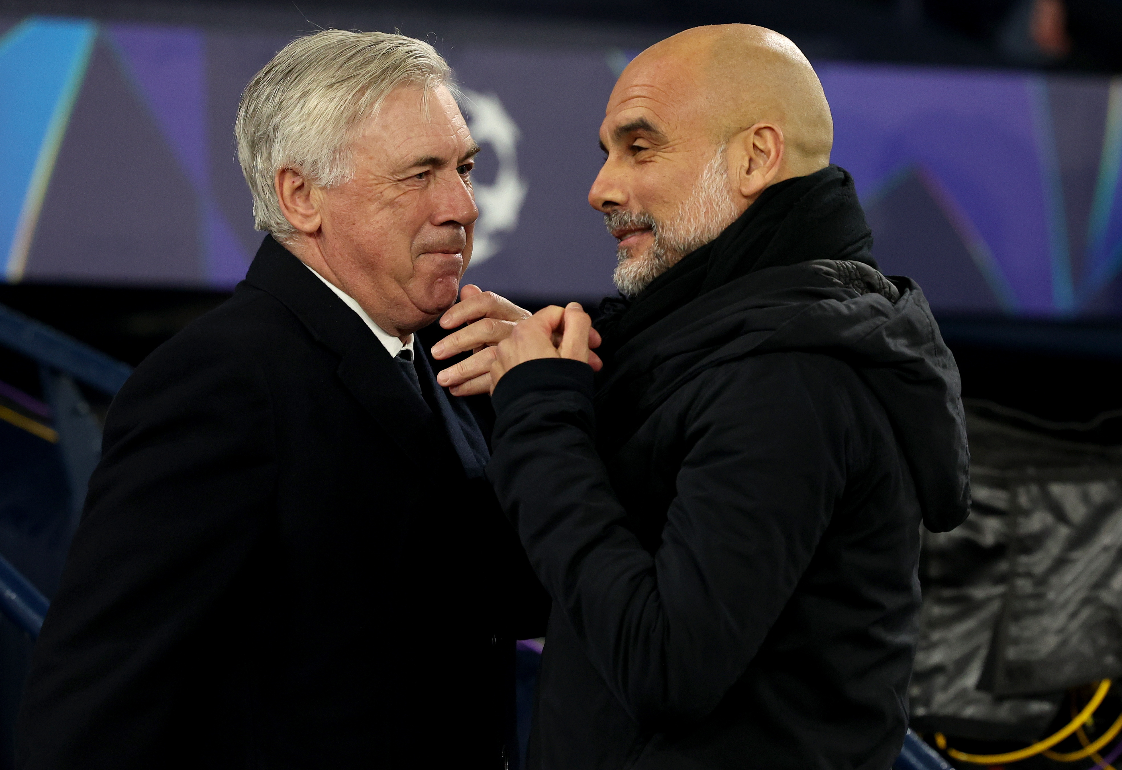 MANCHESTER (United Kingdom), 11/02/2025.- Manchester City manager Pep Guardiola (R) greets Real Madrid head coach Carlo Ancelotti before the UEFA Champions League knockout phase play-offs 1st leg match between Manchester City and Real Madrid, in Manchester, Britain, 11 February 2025. (Liga de Campeones, Reino Unido) EFE/EPA/ADAM VAUGHAN