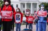 Enfermeras protestan frente a la Casa Blanca por muertes de colegas en la pandemia