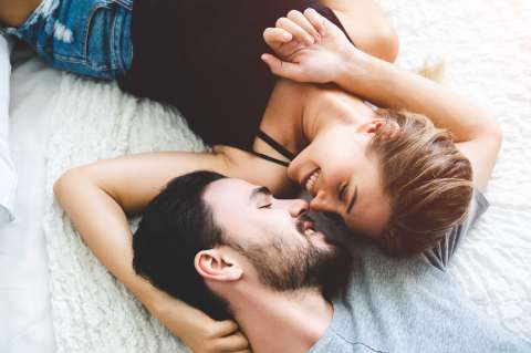 ¿Cuál es el gasto promedio de los colombianos en regalos de amor y amistad?