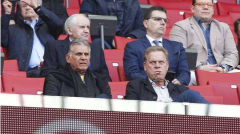 Sigue la gira de Queiroz: vio a Bacca y Arias en Madrid