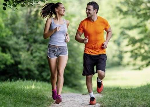 Los beneficios de correr son muy amplios. Esta actividad puede brindarte ventajas físicas y mentales por igual. Te enseñamos