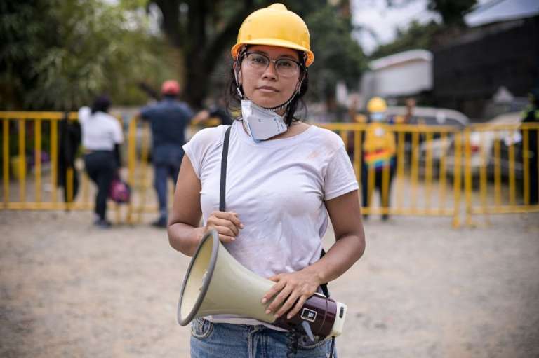 Además del equipo de rescatistas, voluntarios y el cuerpo de bomberos de varias ciudades ha participado de las operaciones de rescate.