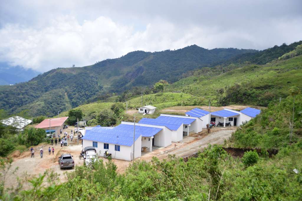 Restitución de tierras a 17 familias de esta vereda, ubicada en el municipio de Samaná, Caldas; A las cuales les entregaron sus casas con paredes de cemento, tejas y servicios públicos.
