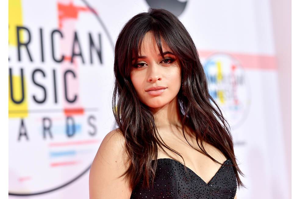 Camila Cabello usa el crop top al revés ¿Se impone una nueva tendencia?