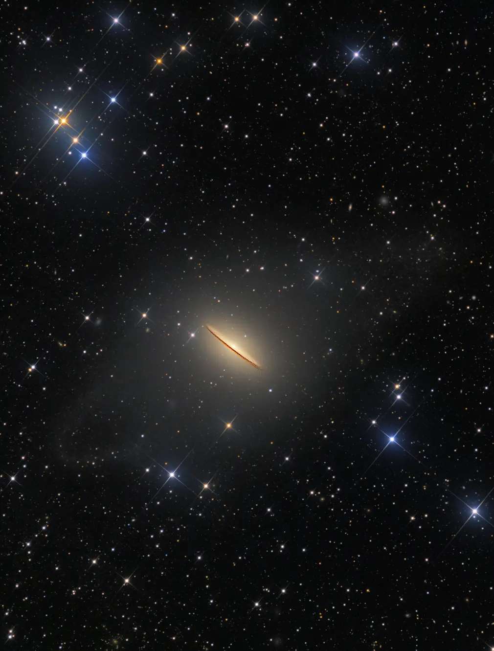 Una toma de las tenues corrientes de estrellas que se crearon cuando una galaxia más pequeña chocó con la Vía Láctea y sus restos comenzaron a orbitar.