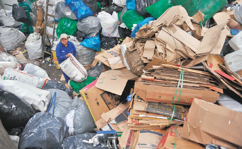 BODEGAS DE RECICLAJE EN LA ZONA INDUSTRIAL DE PUENTEARANDA EN BOGOTÁ.