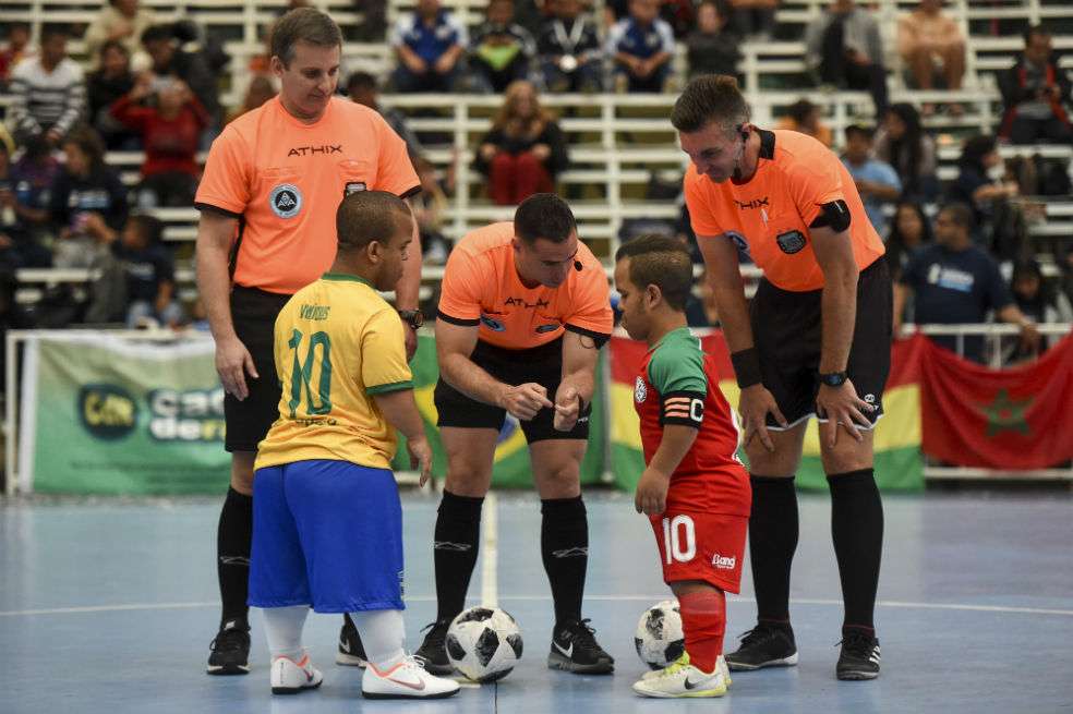 Oromar Miranda, jugador del equipo de Brasil, subrayó que "hace muchos años atrás nunca soñamos jugar un día un partido de fútbol oficial. Entonces estamos realizando algo de una forma muy grande e importante".