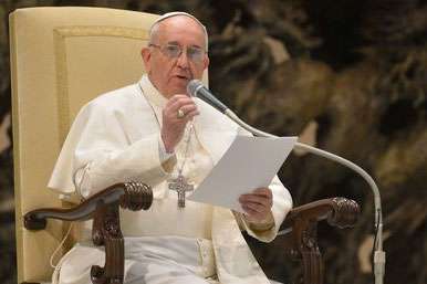 Papa Francisco dice que la división cristiana es "un escándalo" frente a violencia