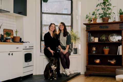 Parejas de Nueva York se olvidan de las bodas y compran apartamentos