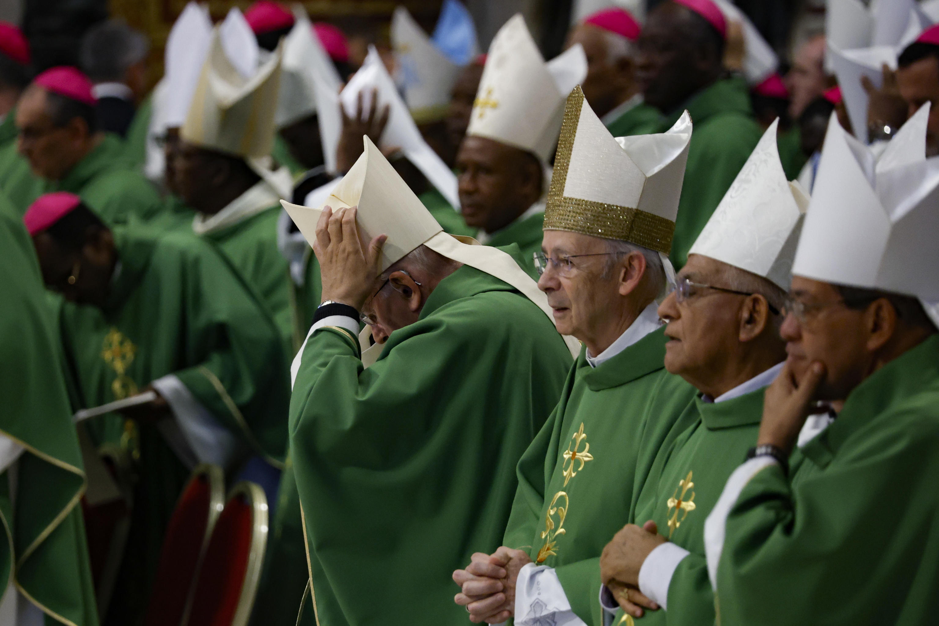 Vatican City (Vatican City State (holy See)), 27/10/2024.- Bishops and Cardinals attend a Mass for the closing of the synod of bishops in Saint Peter's Basilica at the Vatican, 27 October 2024. This XVIth Ordinary Assembly of the Synod is officially concluding on 27 October, with the celebration of Holy Mass in St. Peter's Basilica presided over by Pope Francis. (Papa, Obispo, Cardenal) EFE/EPA/FABIO FRUSTACI