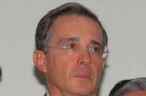 Uribe asegura que sus preocupaciones son de país y no por asuntos de "cosmética"