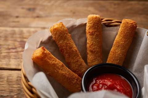 Paso a paso para preparar deditos de queso con salsa de bocadillo