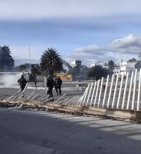 Caos en Transmilenio: Un fallecido en plena estación y desmanes en la U. Nacional