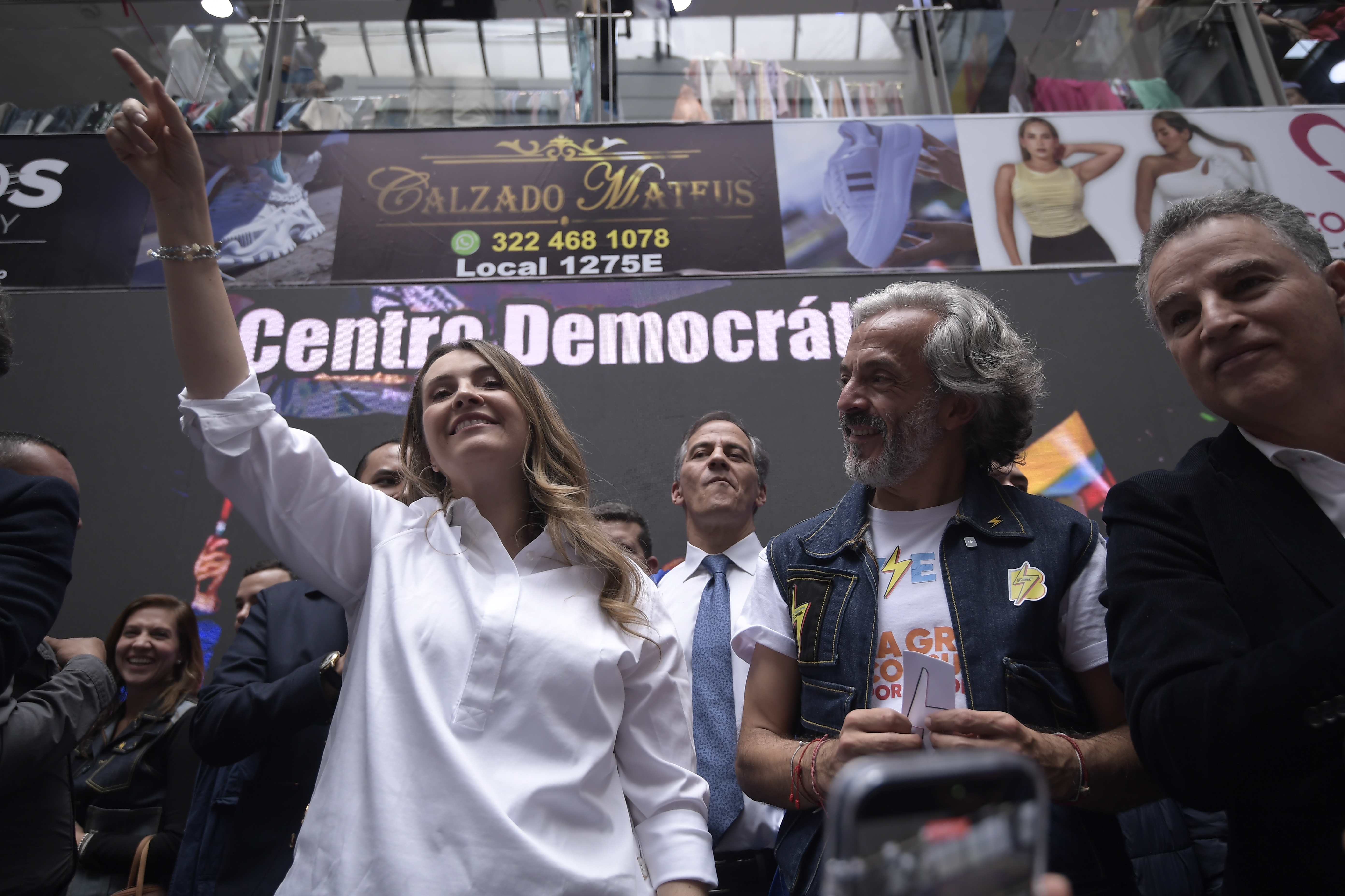 Senadora y candidata presidencial, ganadora de la Gran Consulta por Colombia junto a su fórmula vicepresidencial, Juan Daniel Oviedo, inscriben su candidatura a la Presidencia de Colombia en la Registraduría.