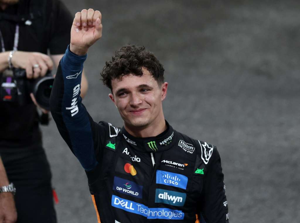 ABU DHABI (United Arab Emirates), 07/12/2025.- McLaren driver Lando Norris of Britain celebrates winning the 2025 Formula 1 drivers world championship after the Formula One Abu Dhabi Grand Prix at the Yas Marina Circuit racetrack in Abu Dhabi, United Arab Emirates, 07 December 2025. (Fórmula Uno, Emiratos Árabes Unidos, Reino Unido) EFE/EPA/ALI HAIDER