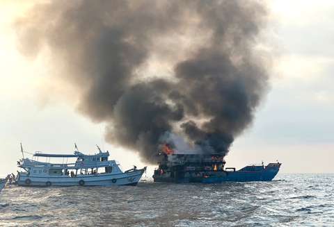 Tailandia: incendio en ferry con 108 pasajeros a bordo