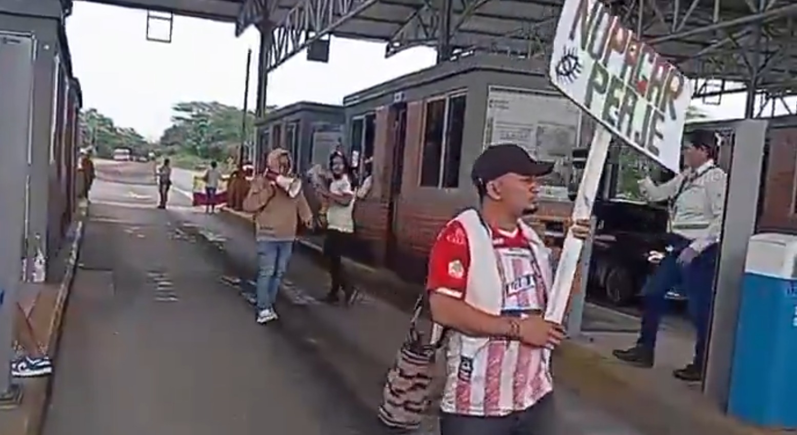 Los manifestantes señalan que estarán en protesta hasta que sean escuchados por la ANI o el Ministerio de Transporte.