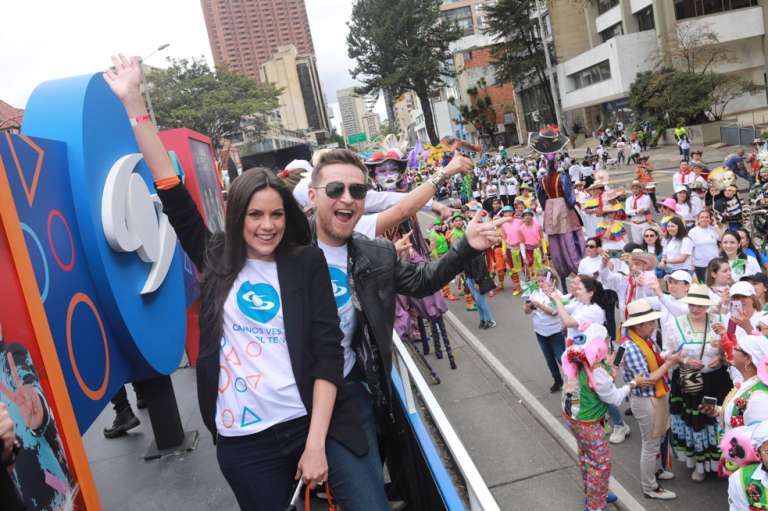 Caminata Por la Solidaridad Carroza caracol
Este Domingo 9 de Octubre el Canal caracol se solidarizó con la caminata por la solidaridad 2022, varios de sus talentos compartieron por varias horas con los transeúntes del recorrido que por tantos años se solidariza con los más necesitados.