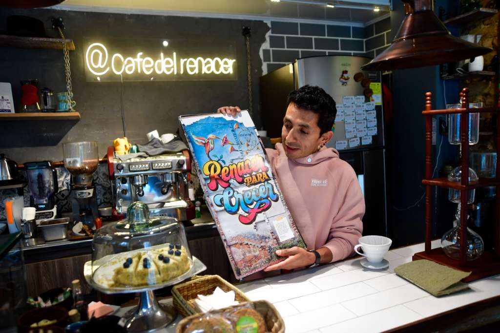 La historia del Café del Renacer Vronx 60, un relato que da cuenta de un episodio traumático para Bogotá y un renacer en medio de las cenizas.