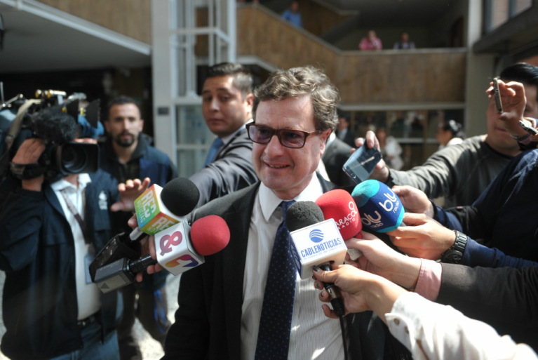 Embajador de EE.UU. en Colombia pide protección para expresidente de la ANI