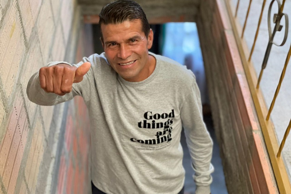 Javier, apodado 'El Lázaro de Corabastos' usa su experiencia para hablar de Dios a otras personas.