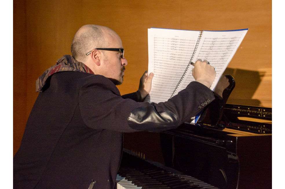 Juan Carlos Padilla, bajista, compositor (orquesta sinfónica, banda sinfónica, big band, cámara, jazz, film), productor y arreglista. Como bajista de jazz ha tocado con reconocidos jazzistas de la escena internacional como Horacio el Negro Herna?ndez (Estados Unidos), Ernesto Jodos (Argentina), Mike Stern (Estados Unidos), y Enrich Alberich Artal (España). / Archivo particular